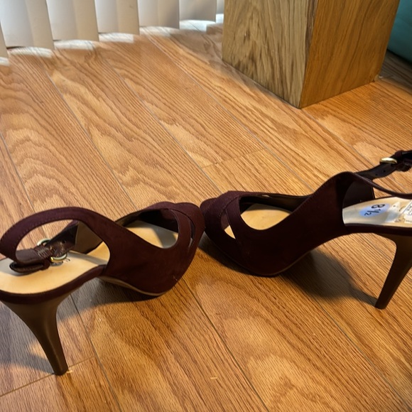 Purple heels never used open toe - Picture 3 of 3